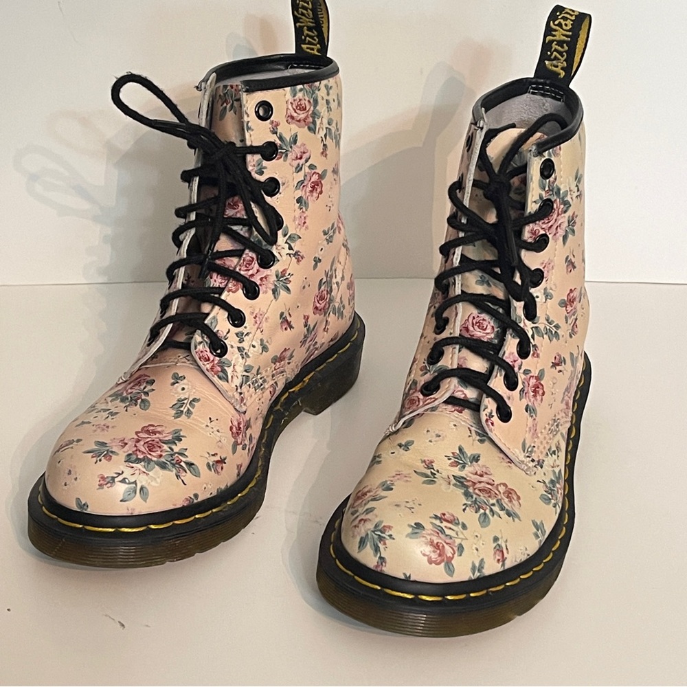 Dr Doc Martens Cream Rose Floral Peach Leather Boots 1460 Women’s Size US 7